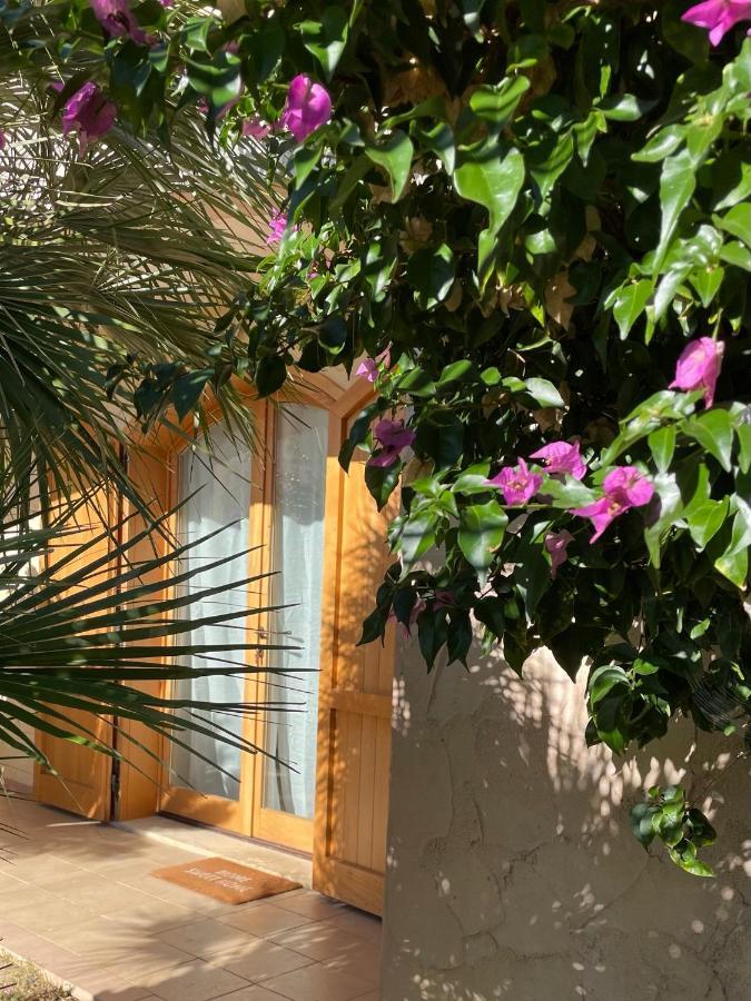 Casa Delle Farfalle Chia Eksteriør bilde