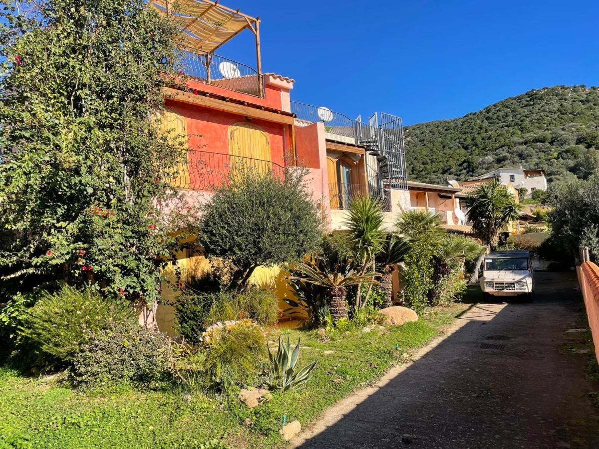 Casa Delle Farfalle Chia Eksteriør bilde